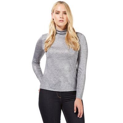 Metallic polo outlet neck